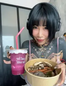 น้อง มีอา วีเค 4